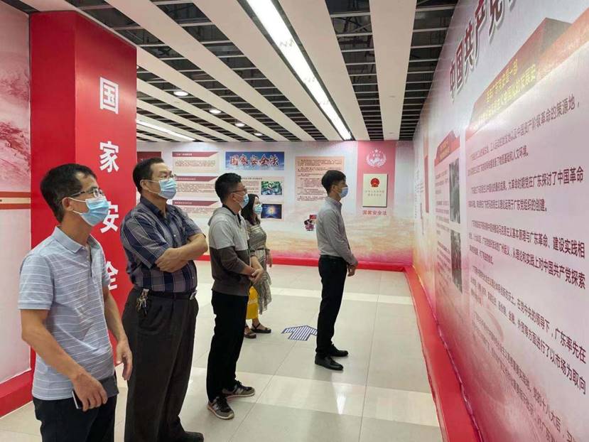 (图片)参观市国家安全教育展 (3)